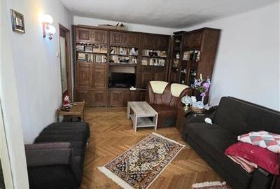 Apartament cu 3 camere decomandat în Casa de Cultură - 2