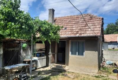 Casă cu 2 camere cu Teren 1300 Mp în Rediu - 1