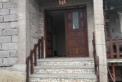 Casă cu 3 camere cu Teren 2800 Mp în Central - 8