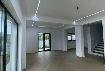 Casă cu 4 camere cu Teren 430 Mp în Bucium - 12