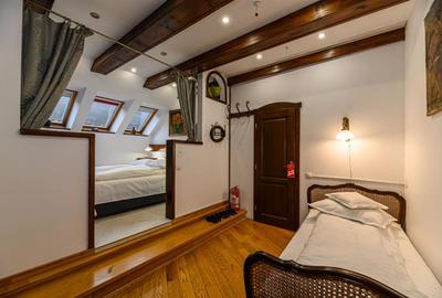 Apartament cu 8 camere decomandat, mobilat în Centrul Istoric - 30