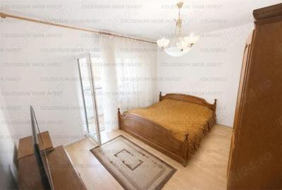 Apartament cu 3 camere decomandat în Calea București