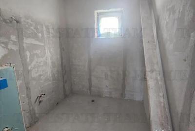 Casă cu 4 camere cu Canalizare în Prelungirea Ghencea