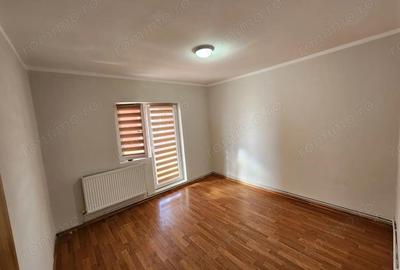 Propietar Vand apartament spatios in Zona Soarelui - 2