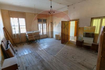 Casă cu 4 camere cu Teren 818 Mp în Central - 11