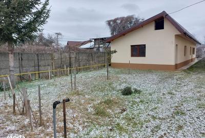 Casă cu 3 camere în Valea - 12