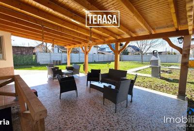 Casă cu 4 camere în Central - 1