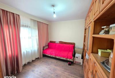 Casă cu 4 camere cu Teren 2400 Mp în Central - 1