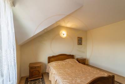 Casă cu 6 camere cu Piscina în Bradu - 3