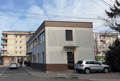 Spațiu comercial, de 200 mp, în Central - 3