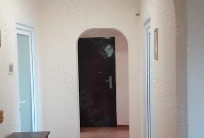 Vand apartament 3 camere decomandate, 3 balcoane, micro 38, bloc Z , etaj 4 din 5 - 3