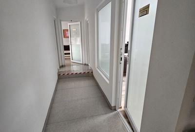 Spațiu comercial, de 550 mp, în Central - 3