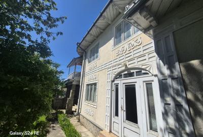 Casă cu 8 camere cu Teren 719 Mp în Vânători-Neamț