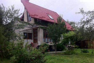 Casă cu 4 camere cu Teren 440 Mp în Central