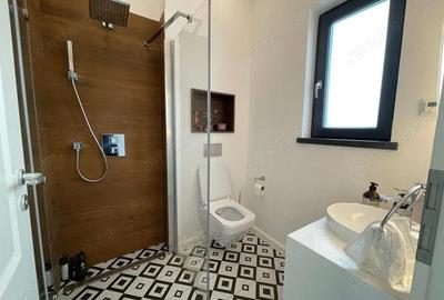 Casă cu 5 camere cu Piscina în Dumbrăvița