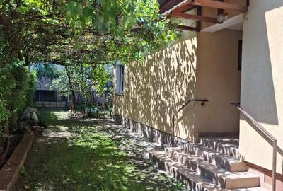 Chirie apartament la casa cu curte si gradina