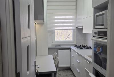 Apartament cu 3 camere decomandat în Malu Roșu - 2
