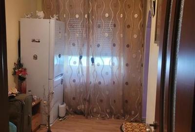 Apartament cu 3 camere nedecomandat în 9 Mai - 7