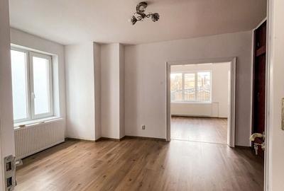 Casă cu 4 camere în Trei Stejari - 1