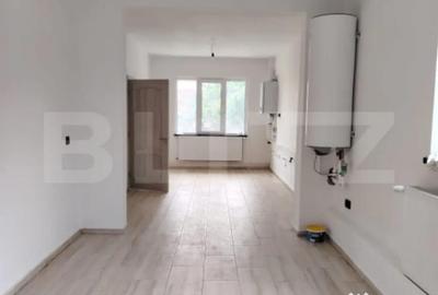 Casă cu 7 camere cu Teren 1388 Mp în Central - 1