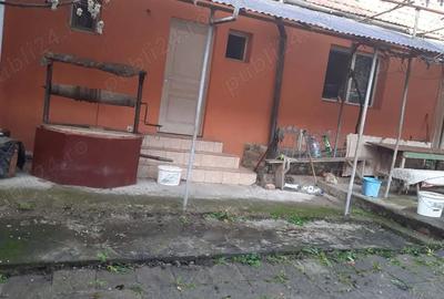 Casă cu 5 camere cu Teren 2200 Mp în Central - 2