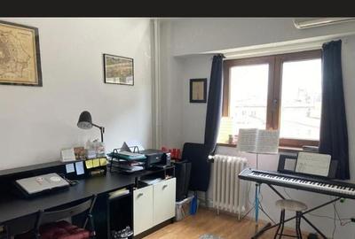 Apartament cu 3 camere decomandat în P-ța Victoriei - 1