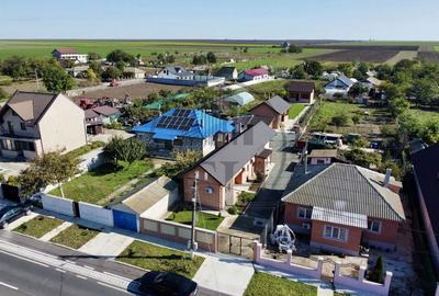 Casă cu 4 camere cu Teren 895 Mp în Corbu - 3