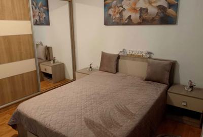 Apartament cu 3 camere decomandat în Titan