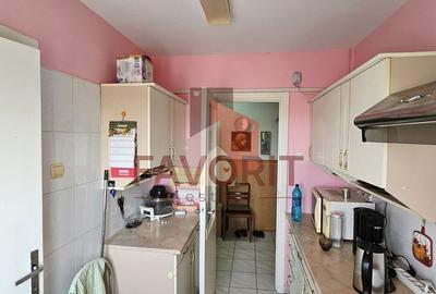 Apartament cu 3 camere semidecomandat, mobilat în Circumvalațiunii - 11