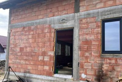 Casa la rosu, 300 mp, 31 ari de teren, Maneuti-Fratautii Vec - 15