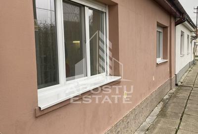 Casă cu 4 camere cu Teren 542 Mp în Central - 1