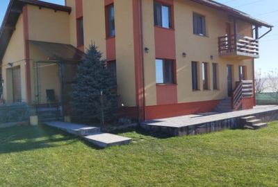 Casă cu 4 camere cu Teren 950 Mp în Central - 2