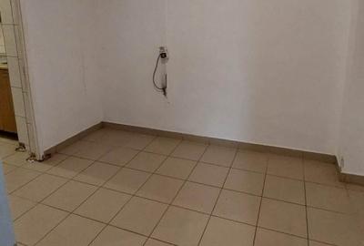 Basarabia- Garsoniera decomandata 39 mp bloc 1984 - 4