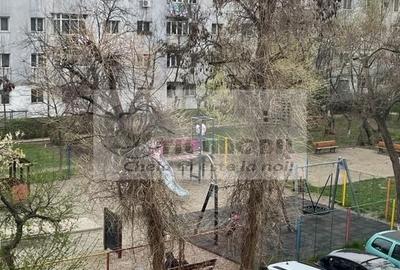 Apartament cu 4 camere decomandat în Galata