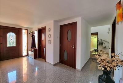 Casă cu 6 camere în Central - 10