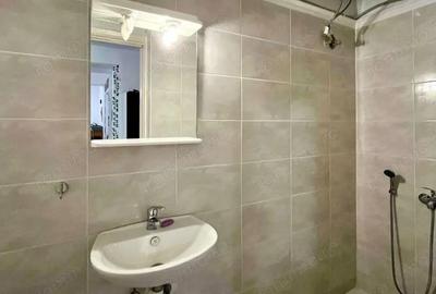 Spațiu comercial, de 57 mp, în P-ța Universității - 4