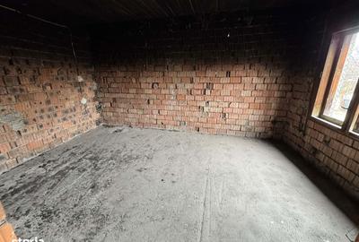 Casă cu 8 camere cu Teren 622 Mp în Titulescu - 12