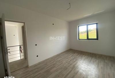 Casă cu 4 camere cu Canalizare în Central - 3