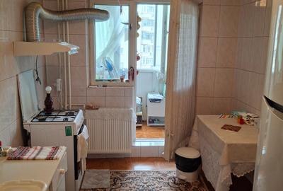 Apartament cu 4 camere semidecomandat în Crângași - 12