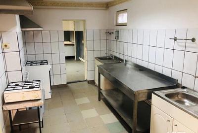 Spațiu comercial, de 200 mp, în Central - 4