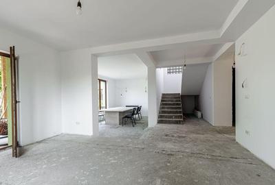 Casă cu 7 camere cu Teren 1000 Mp în Curtici
