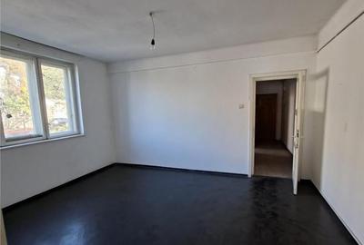 Apartament cu 2 camere, nemobilat - 1