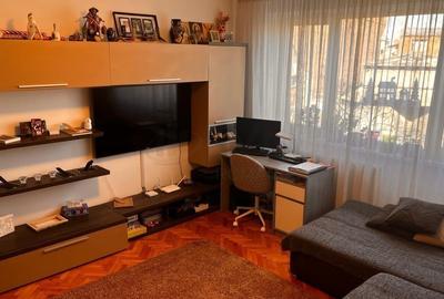 Apartament cu 3 camere semidecomandat, mobilat în Ștefan cel Mare - 1