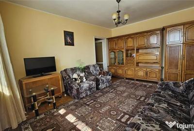 Apartament cu 2 camere semidecomandat în Tractorul - 1