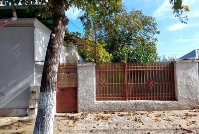 Casă individuală cu 3 camere cu Canalizare în Central - 1