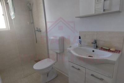 Casă cu 5 camere cu Canalizare în Central - 1
