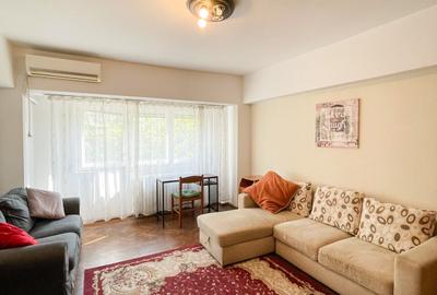 Apartament cu 3 camere semidecomandat, mobilat în P-ța Unirii