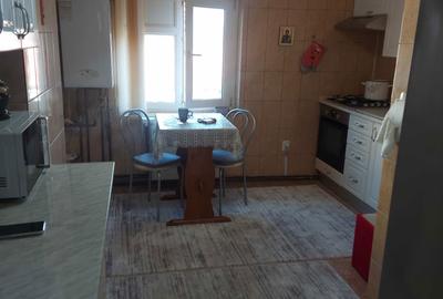 Apartament cu 3 camere decomandat în Central - 1
