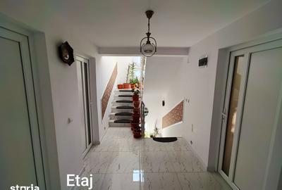 Casă cu 7 camere cu Teren 650 Mp în Central - 16