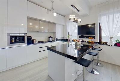 Apartament cu 5 camere decomandat, mobilat în Tractorul - 3